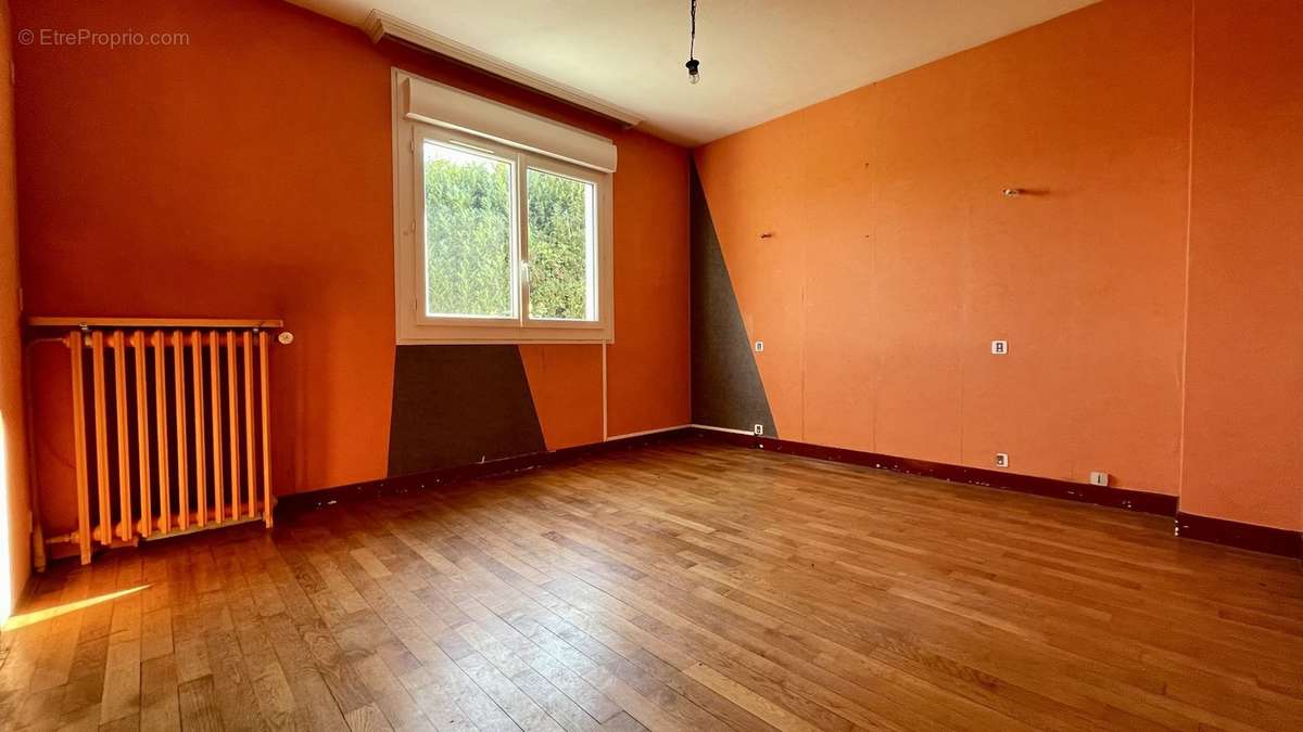 Maison à SAINT-YRIEIX-LA-PERCHE