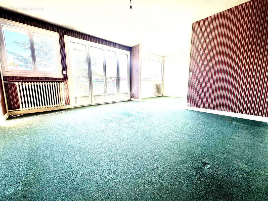 Appartement à VERRIERES-LE-BUISSON