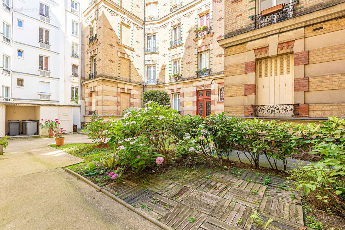 Commerce à NEUILLY-SUR-SEINE