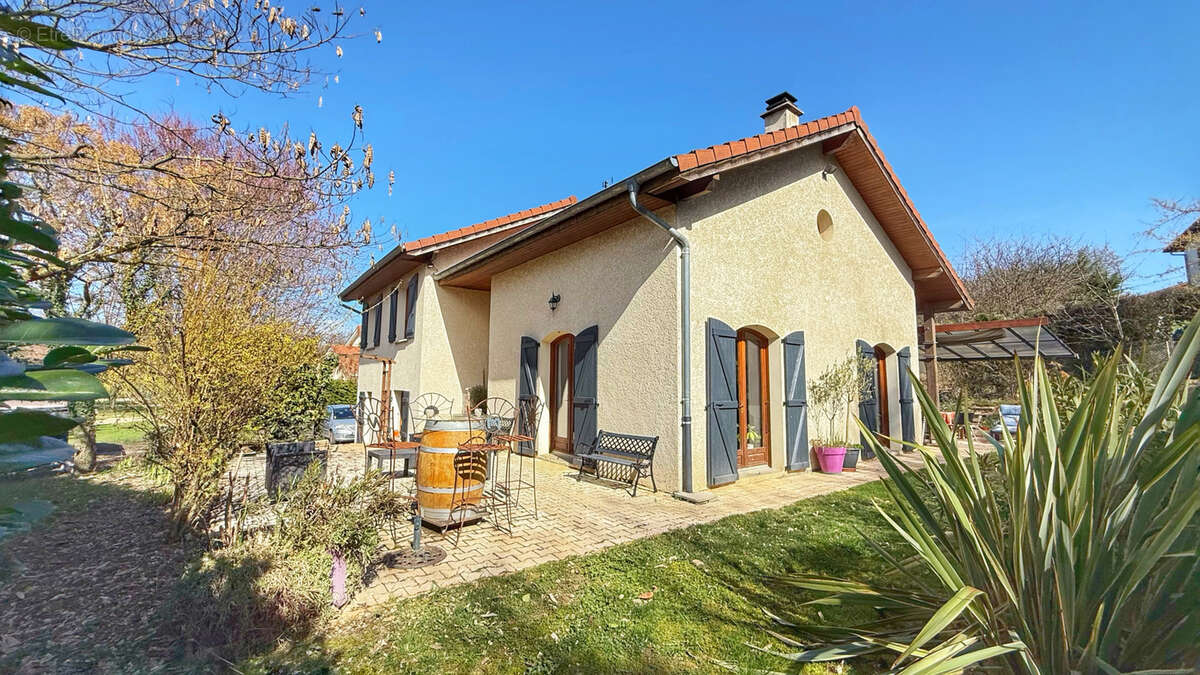 Maison à CHARNECLES