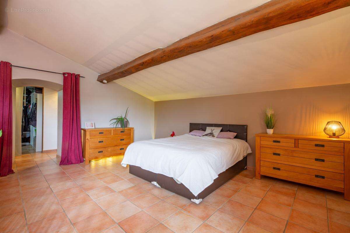 Maison à ROQUEBRUNE-SUR-ARGENS