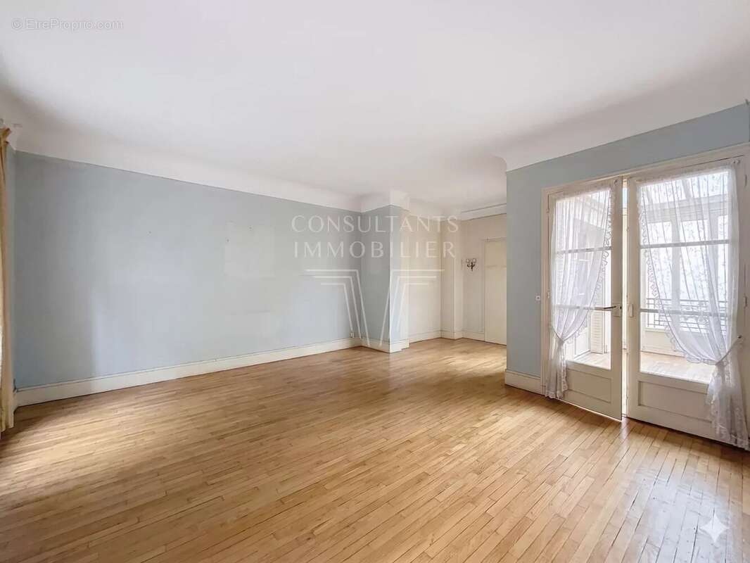 Appartement à PARIS-16E