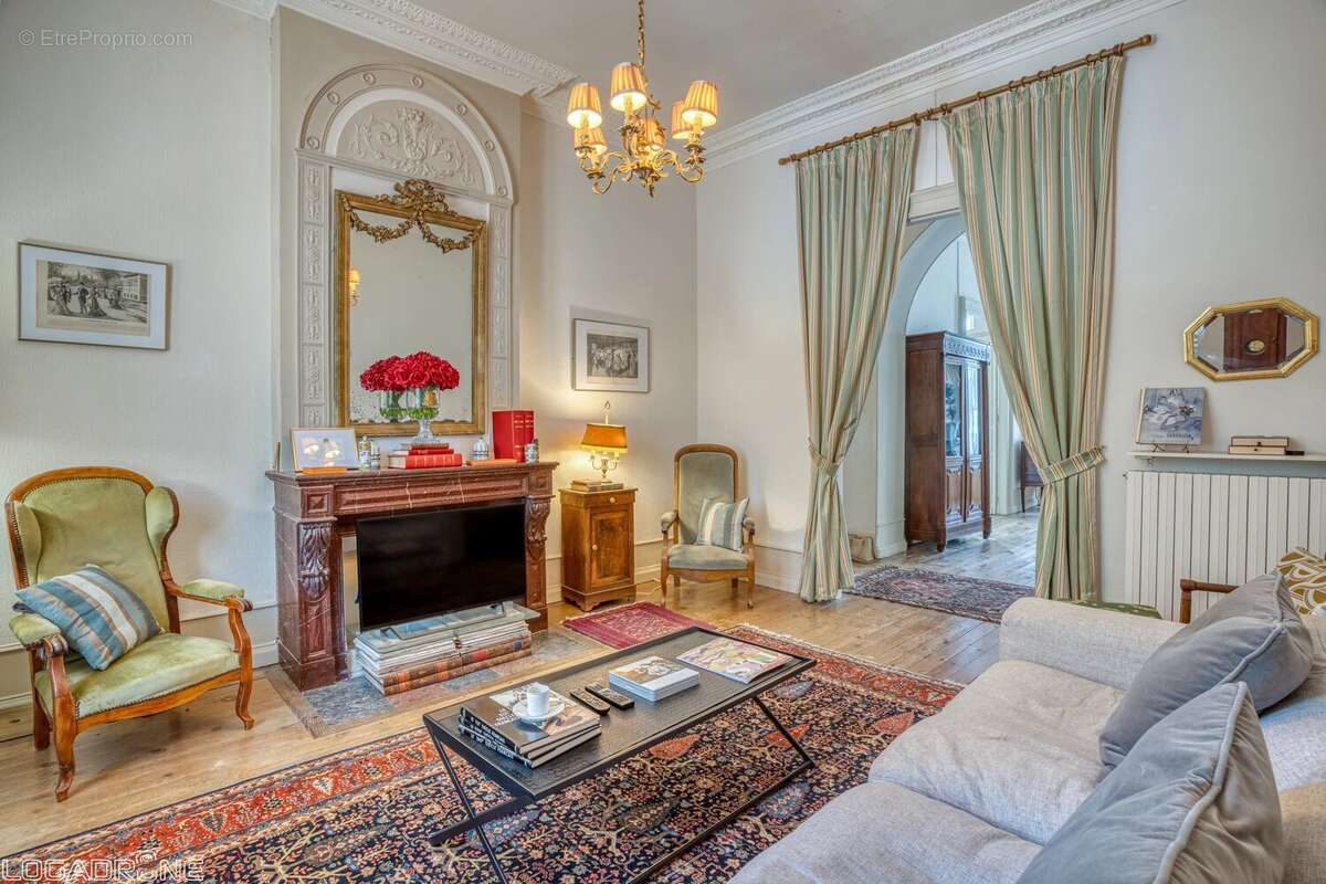 Maison de Maître historique avec Maison d'Amis, Granges et Piscine - photo 11