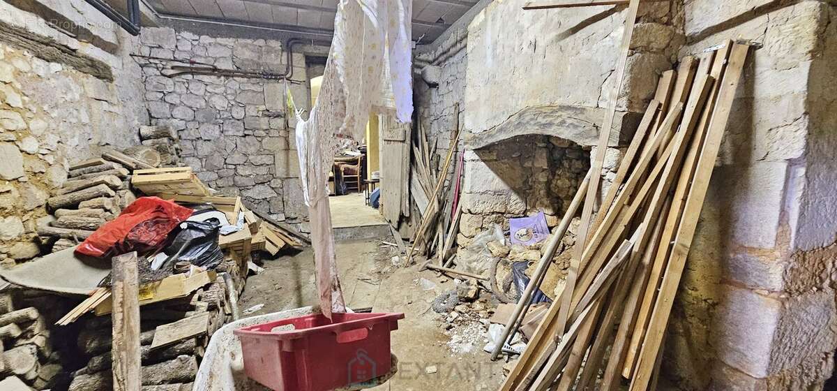 Rare à Domme  Maison de caractère avec 2 appartements, jardin, cave et grand garage - photo 25