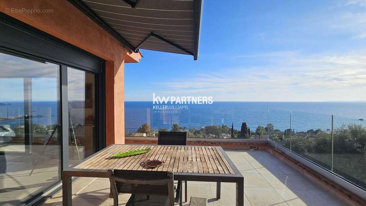 VENTE : maison de 7 pièces (215 m²) à SAINT RAPHAEL - photo 13