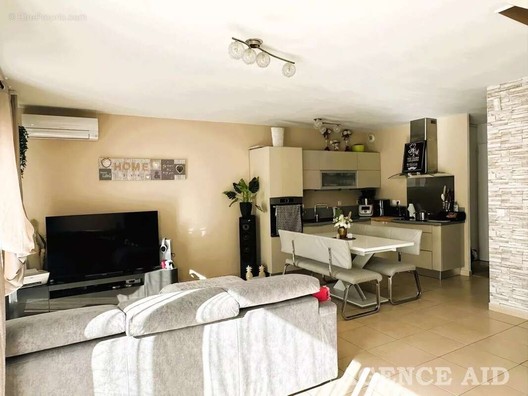 Maison à CUGES-LES-PINS