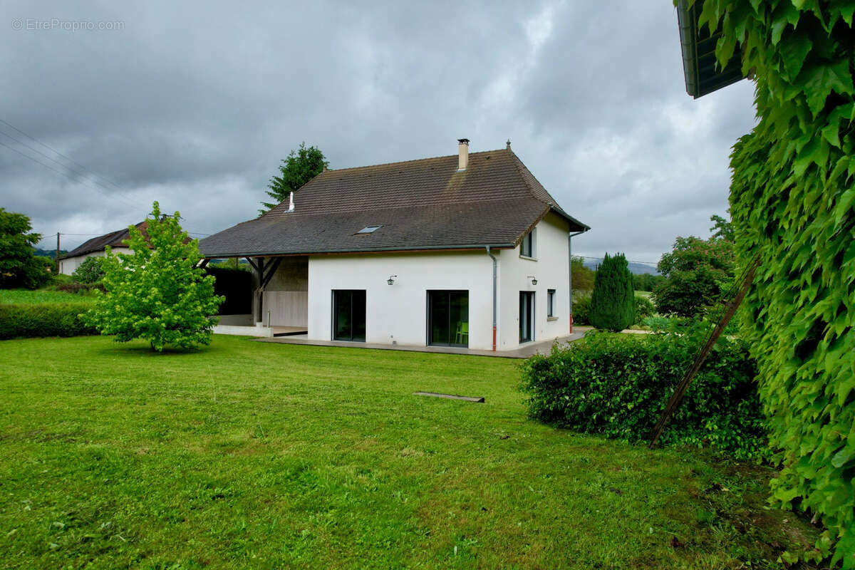 Romagnieu - Magnifique propriété pleine de charme 140m2 rénové, 370m2 pour vos projets sur 3,6 hectares de te - photo 16