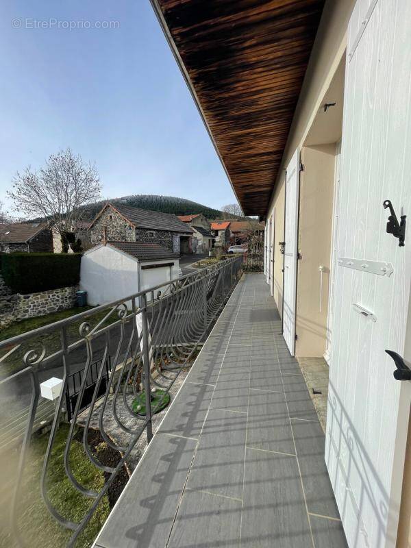 titre - Maison à SAINT-GENES-CHAMPANELLE