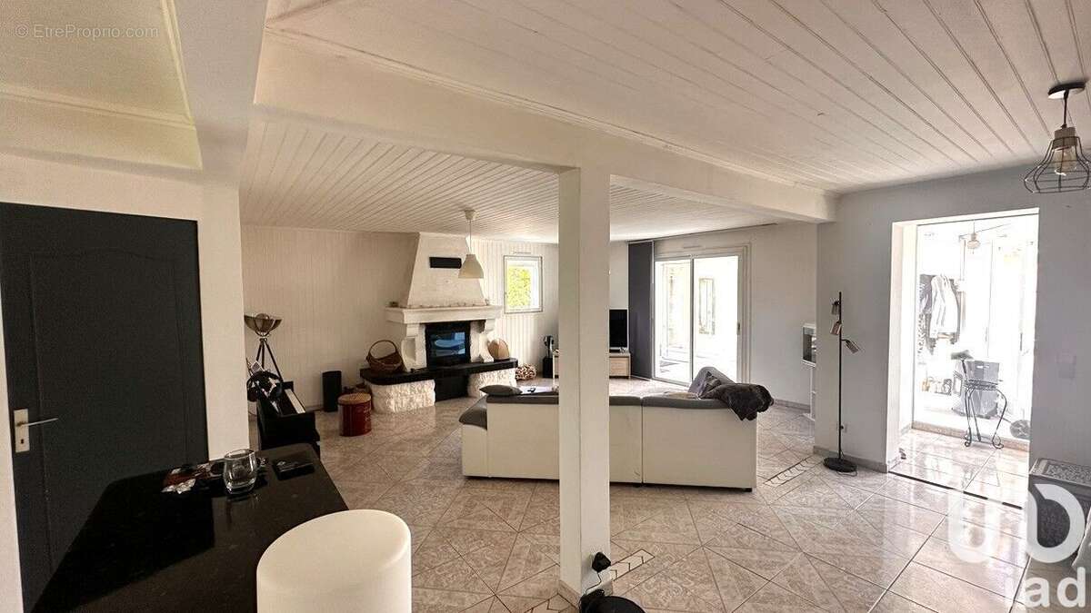 Maison 239 m² à Sainte-Colombe  - photo 7
