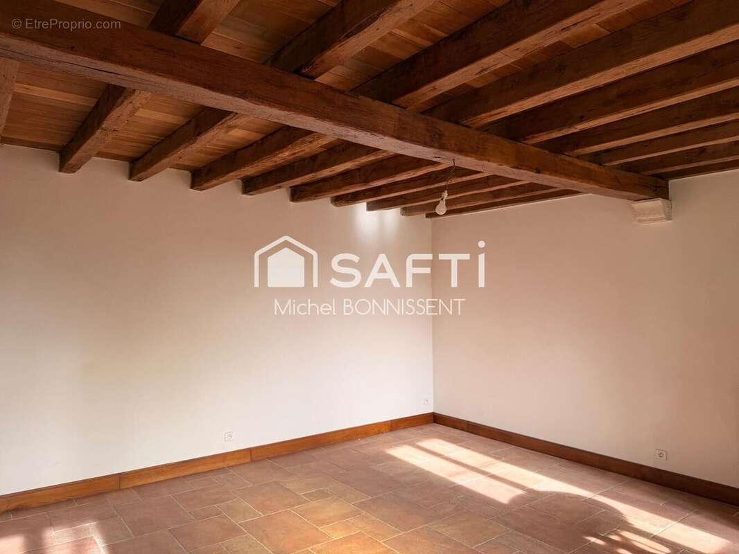 Maison 140 m² à Saint-Bonnet-Troncais  - photo 9