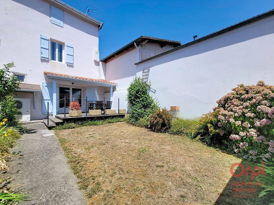 Maison à AMOU