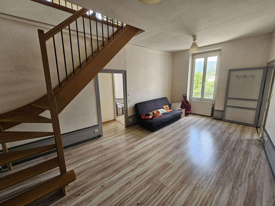 Saint-Claude : appartement type F6 de 130m2 en duplex - photo 6