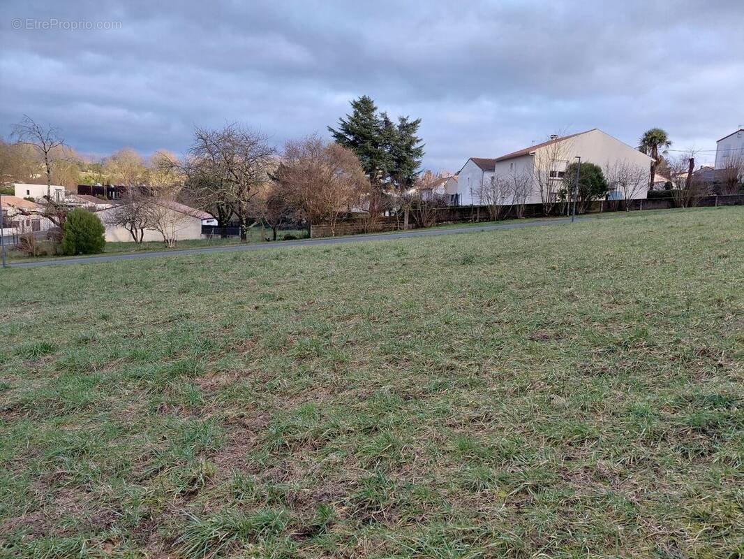 Terrain à SAINTES