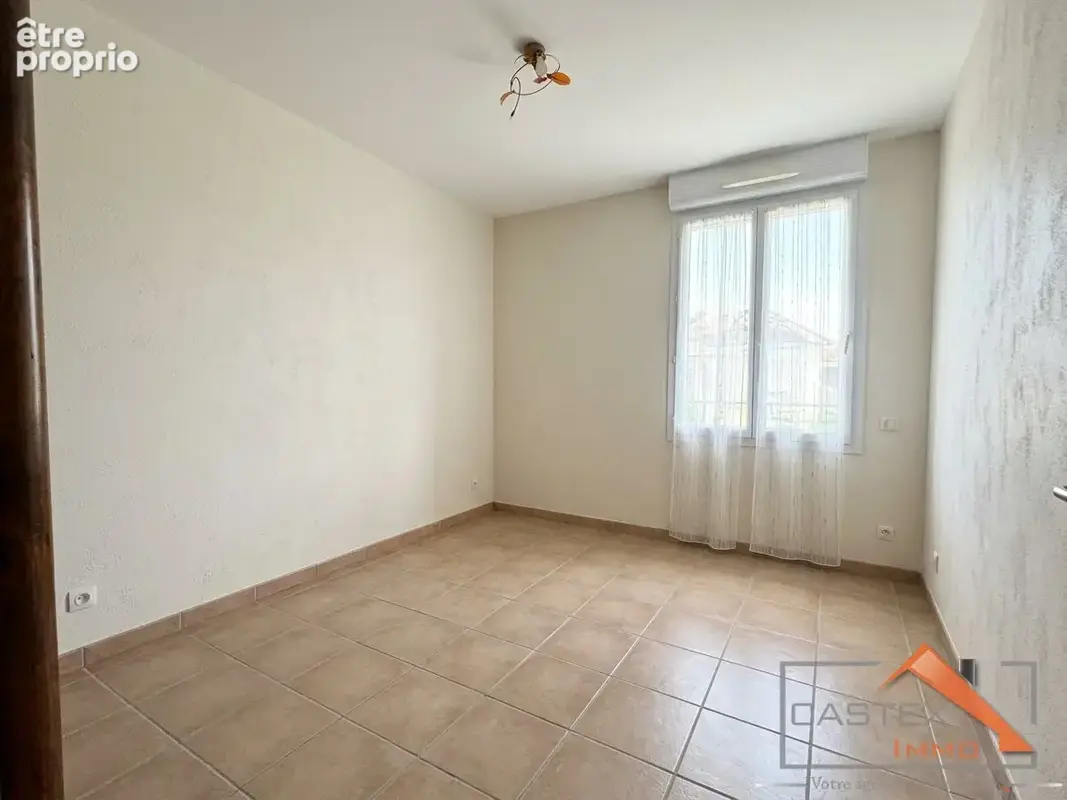 Villa T3 de plain-pied aux Sénioriales  Garage, terrasse et parking - photo 6