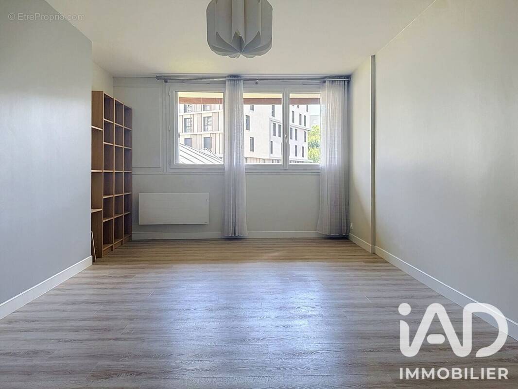 Photo 1 - Appartement à LES LILAS