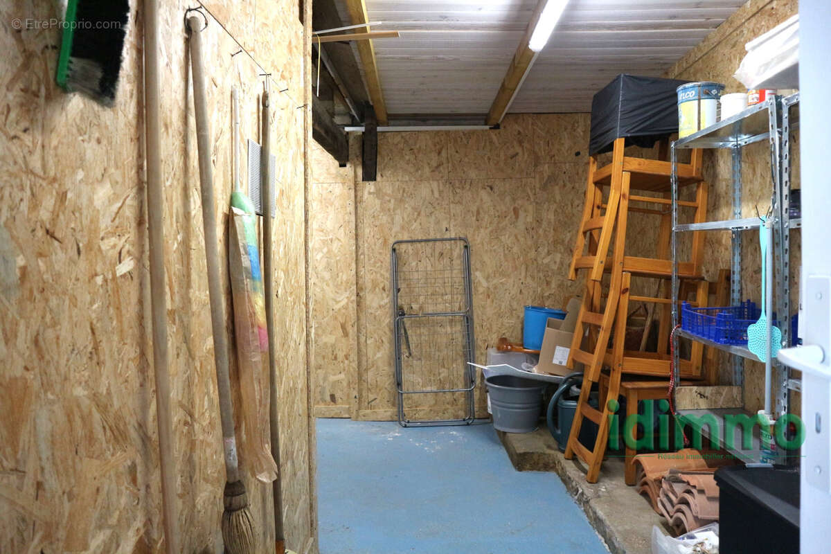 Belle maison en bon etat general de 100 m2 sur un terrain clos de 115 m2. centre bourg a proximite des commerc - photo 19
