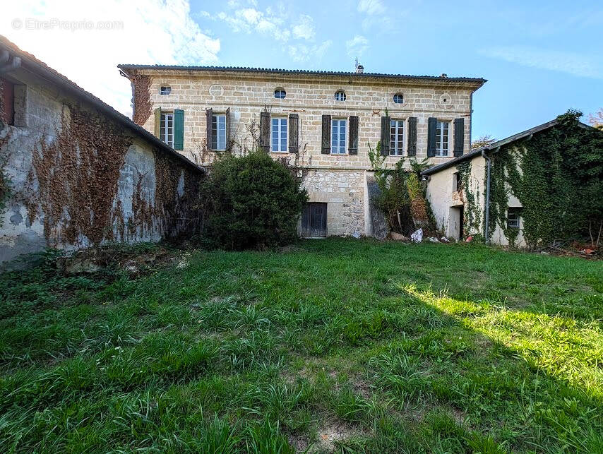Maison à COUTRAS