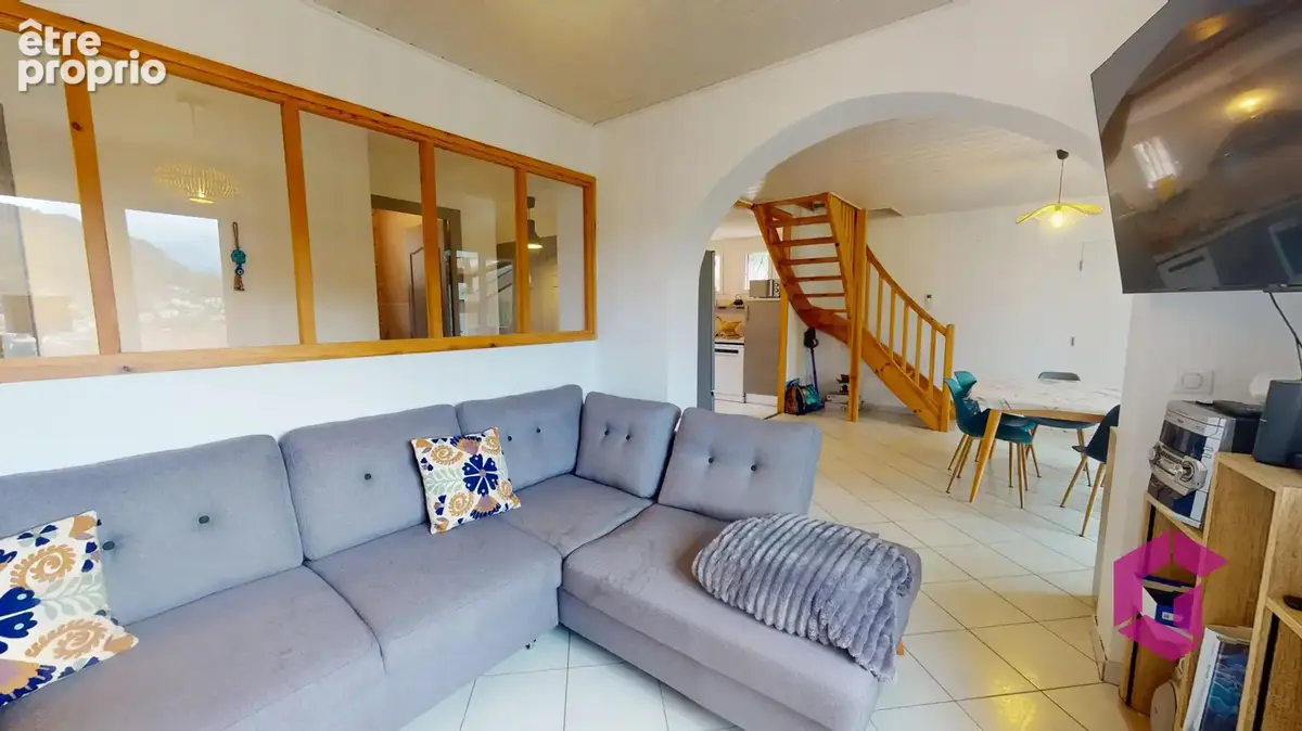 Brives-Charensac : maison 4 pièces rénovée, 3 chambres, véranda, vue dégagée sur la Loire - photo 7