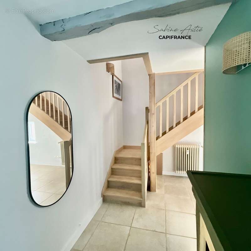 Maison de village en Pierres Dorées - 4 chambres, terrasse, jardin privatif et cave au cœur de Theizé - photo 5
