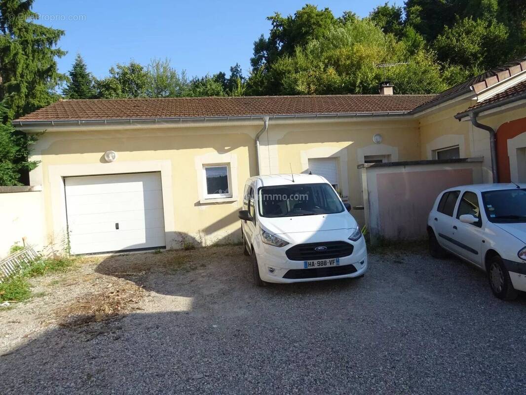 Maison à SAINT-JEAN-DE-BOURNAY