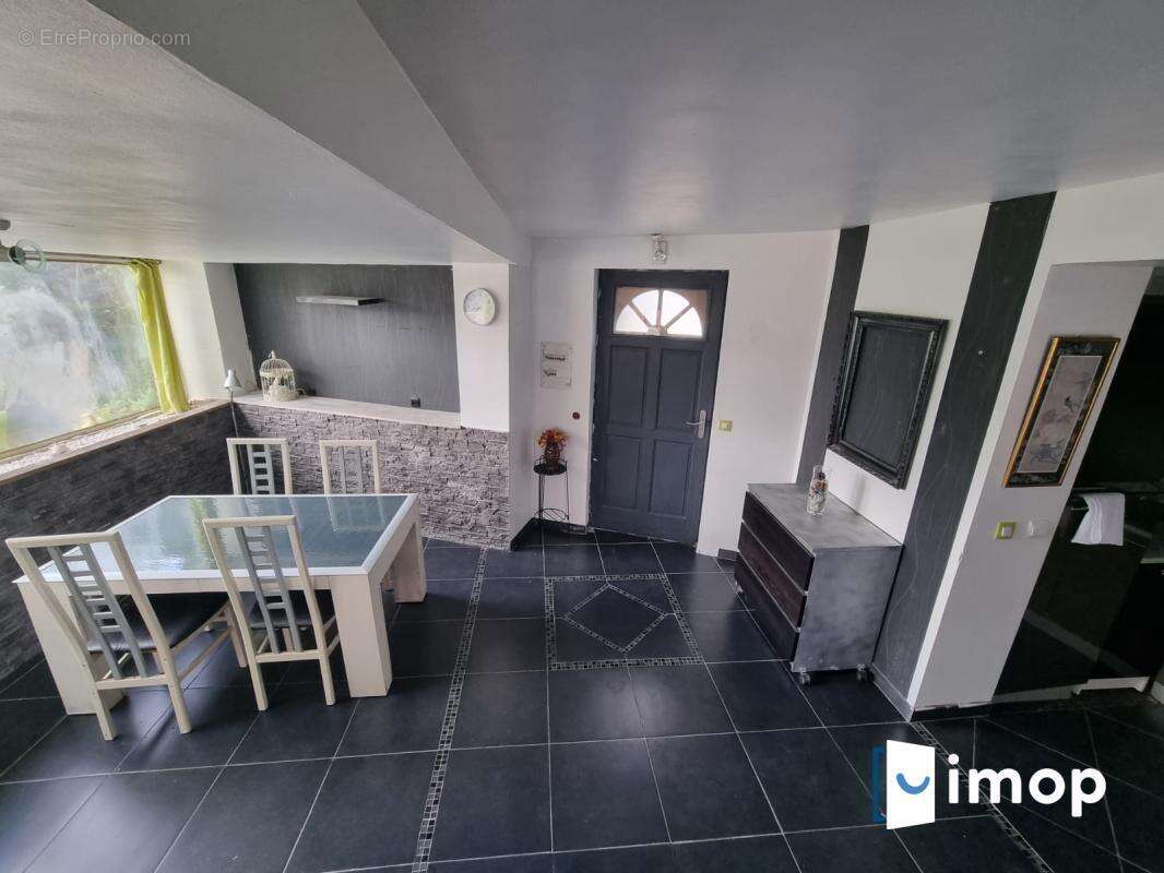 Maison à CORMEILLES