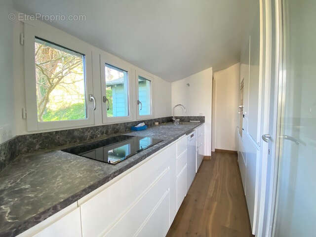 Maison de charme de 79,21 m2 habitables et de 88 m2 au sol avec cheminee, dependance/serre de 12m2 et jardin - photo 11