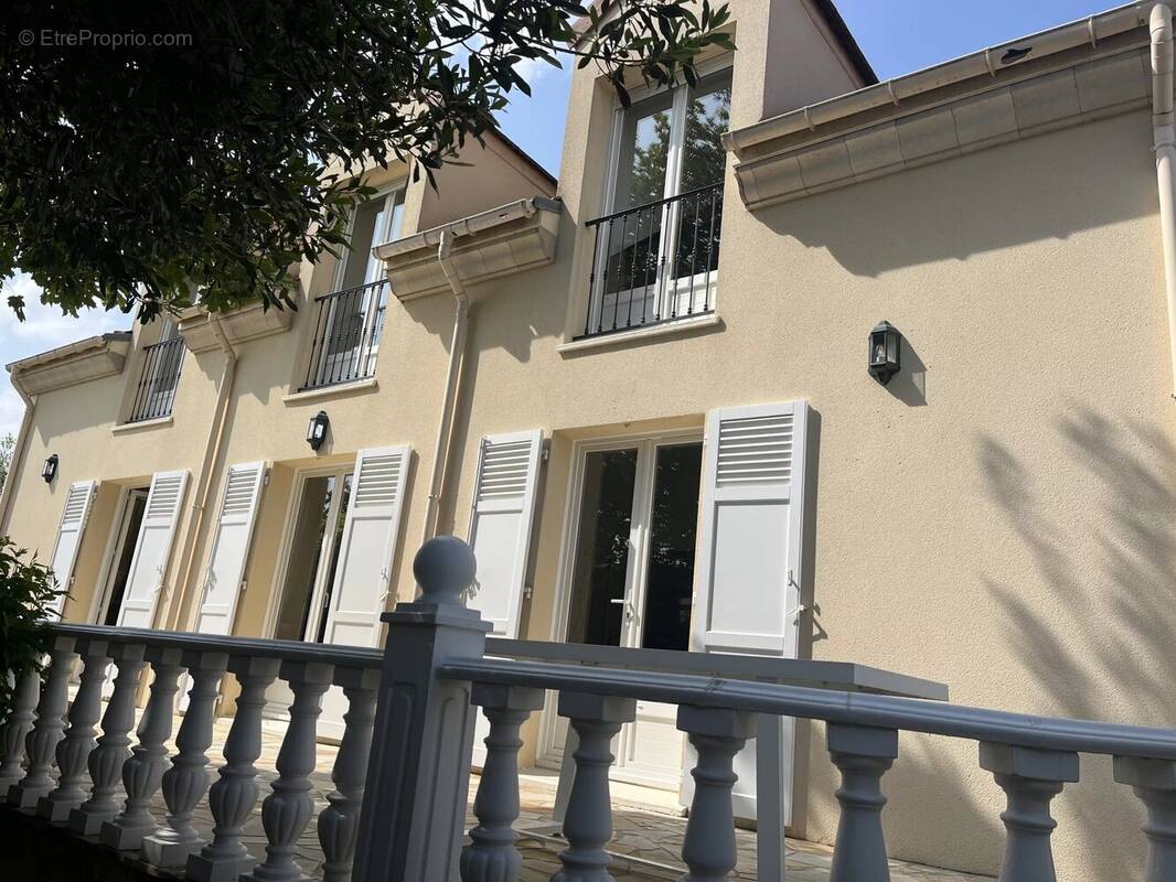 Maison à LES CLAYES-SOUS-BOIS