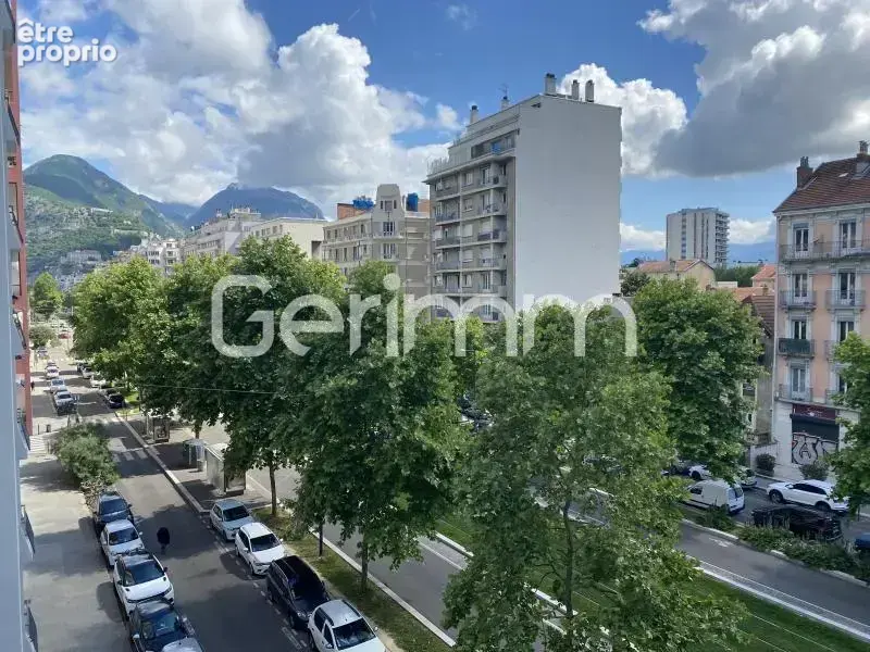 Vente - Appartement - 3 pièces + cuisine - 45 m² - 119 000 € - - photo 4