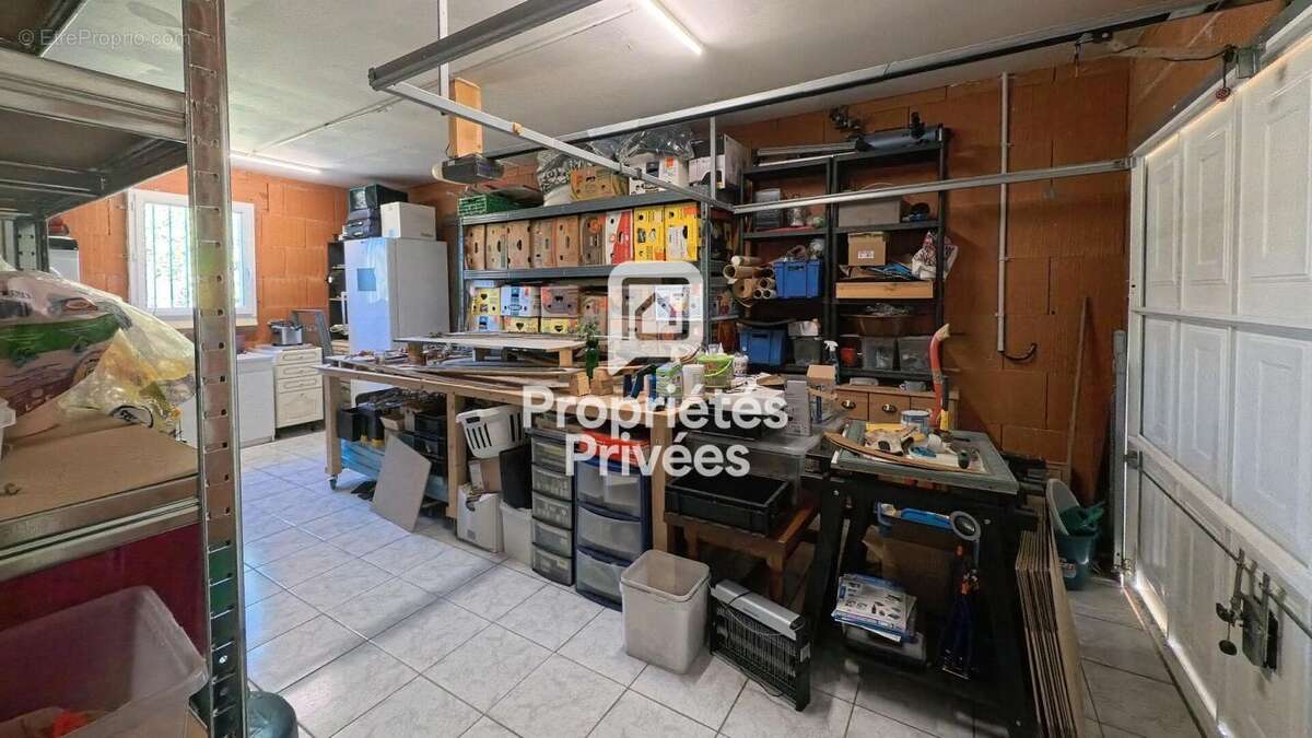 Maison PLAIN-PIED + 2 GARAGES - Secteur Nontron - photo 13