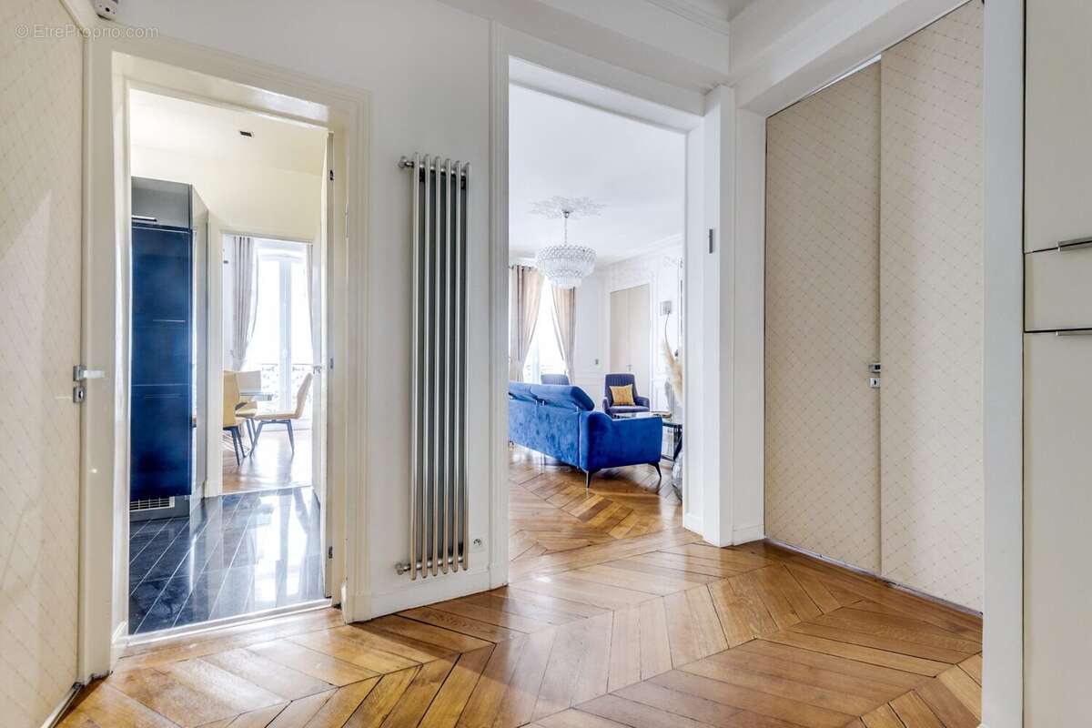 Appartement à PARIS-8E