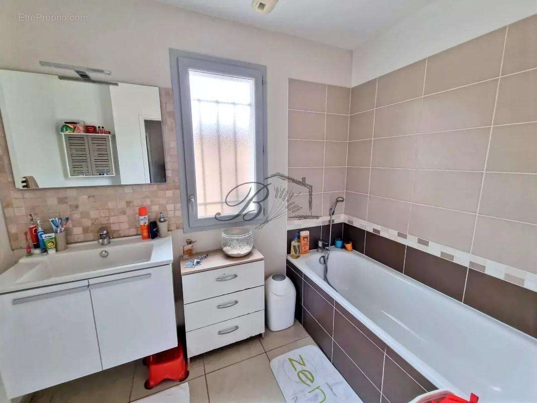 Maison à LA TOUR-D'AIGUES