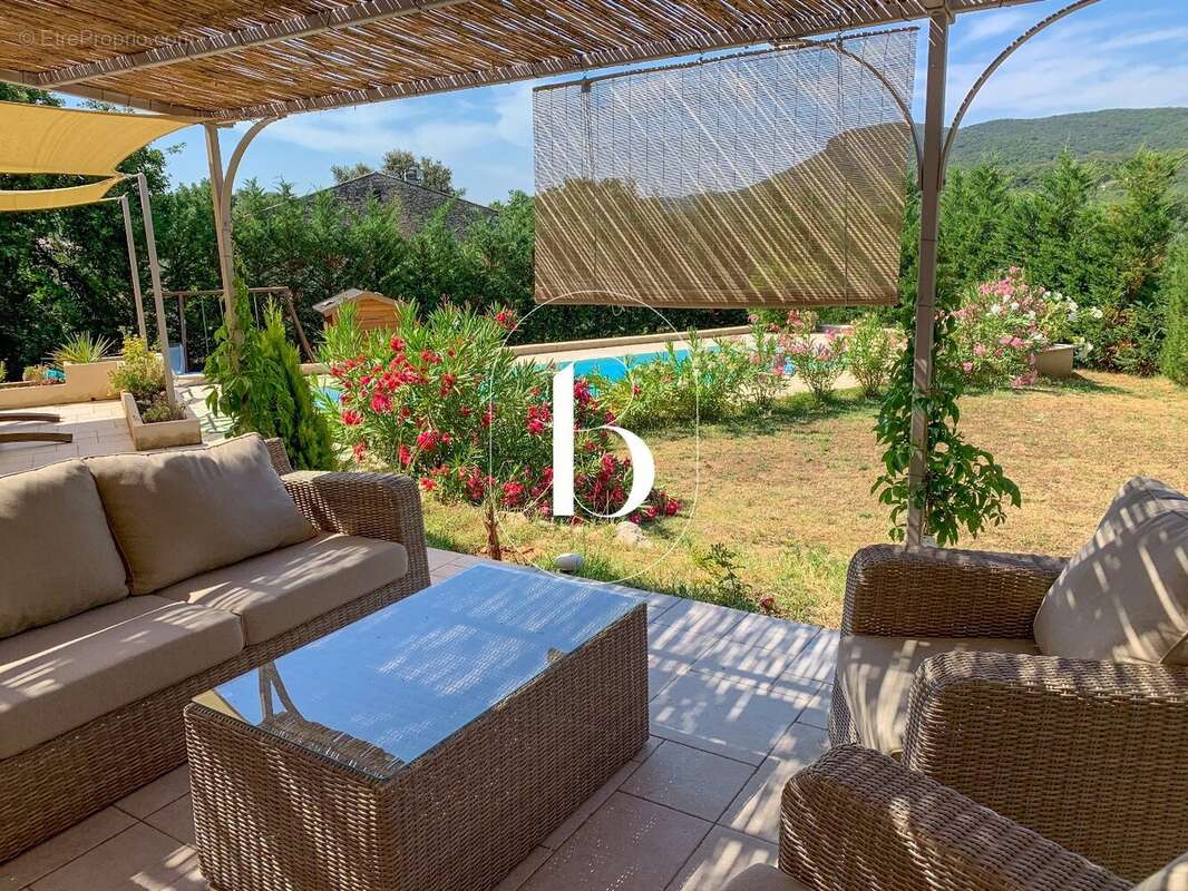 Maison à LA ROQUE-SUR-CEZE