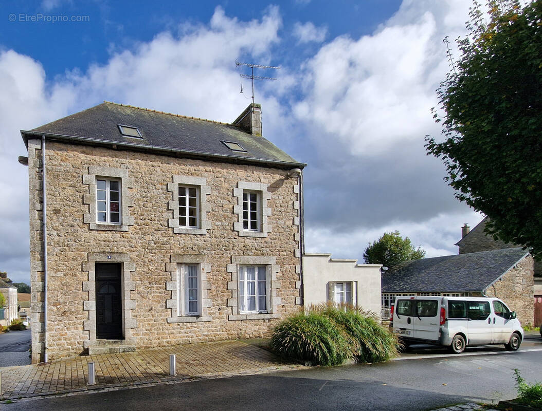 Maison à SAINT-NICOLAS-DU-PELEM