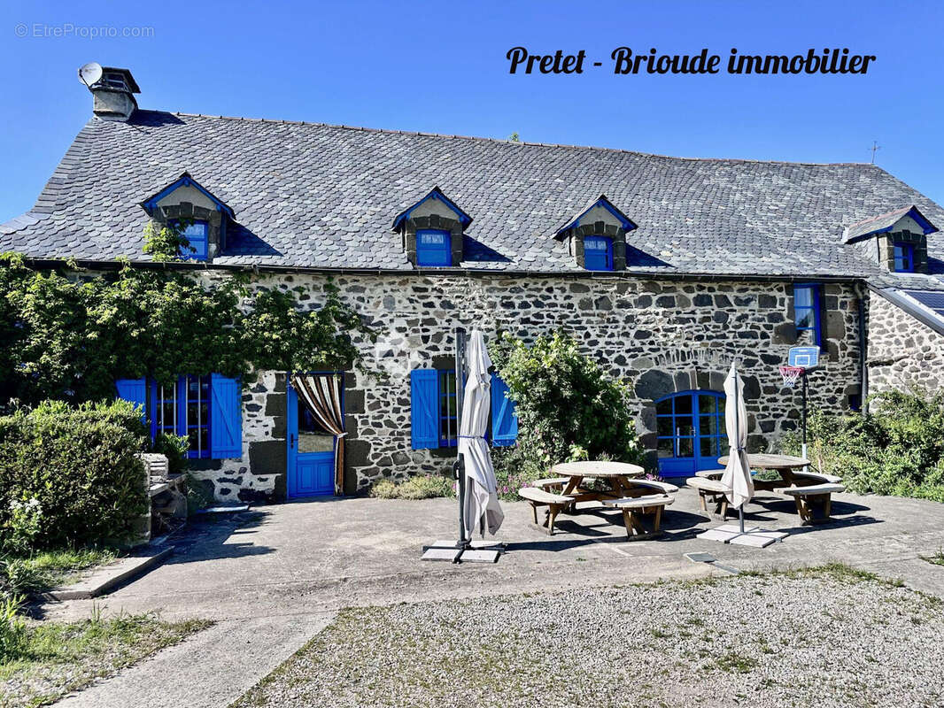 Maison 10 pièces 283 m² à vendre à Saint-Bonnet-De-Condat (15190) - photo 2