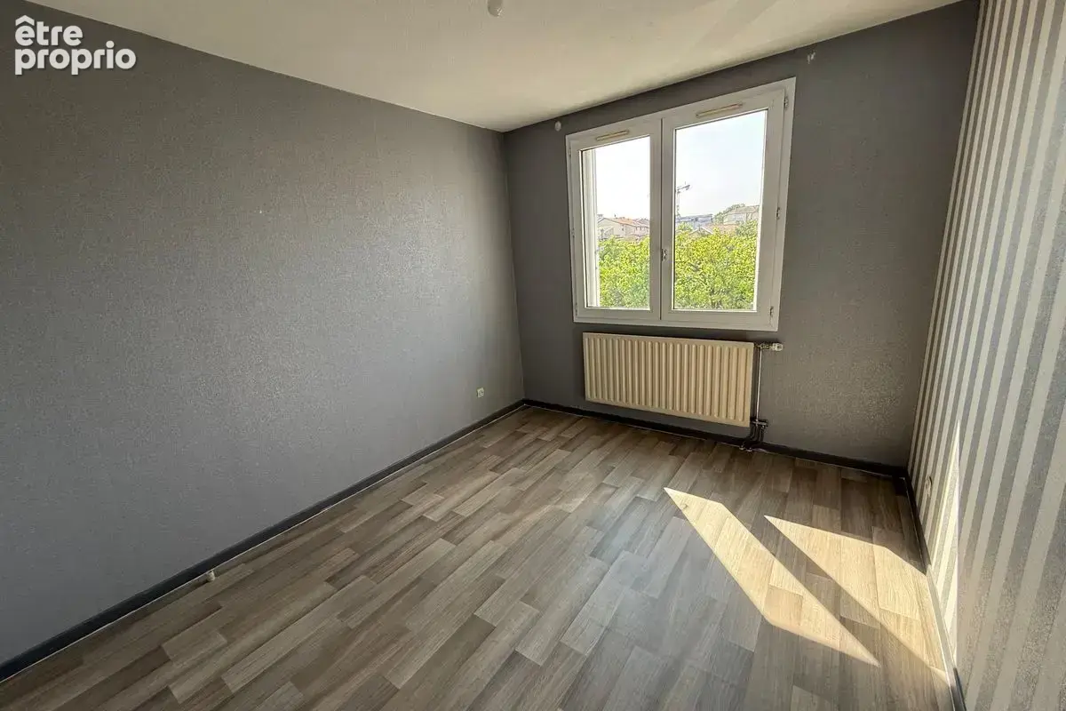T4 de 85,66 m² à Vénissieux au prix de vente de 156 500 € - photo 2
