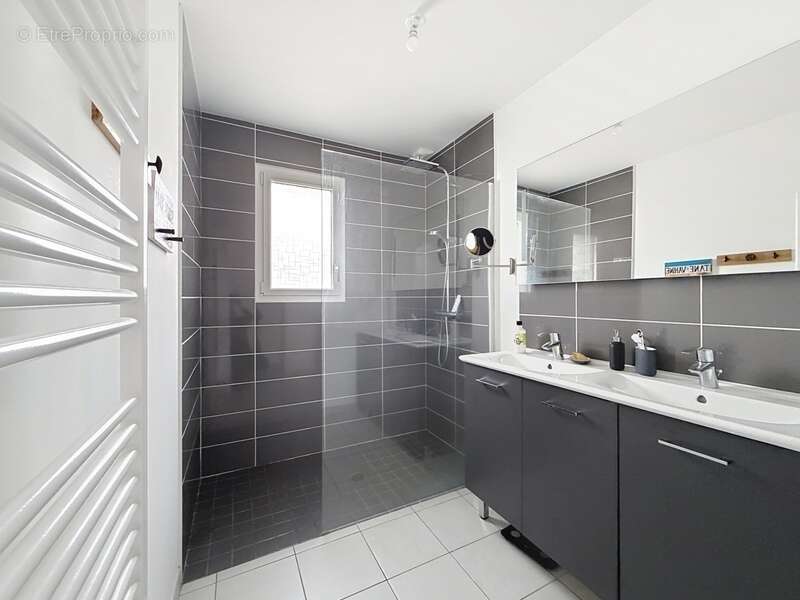 Maison à CHARENTILLY