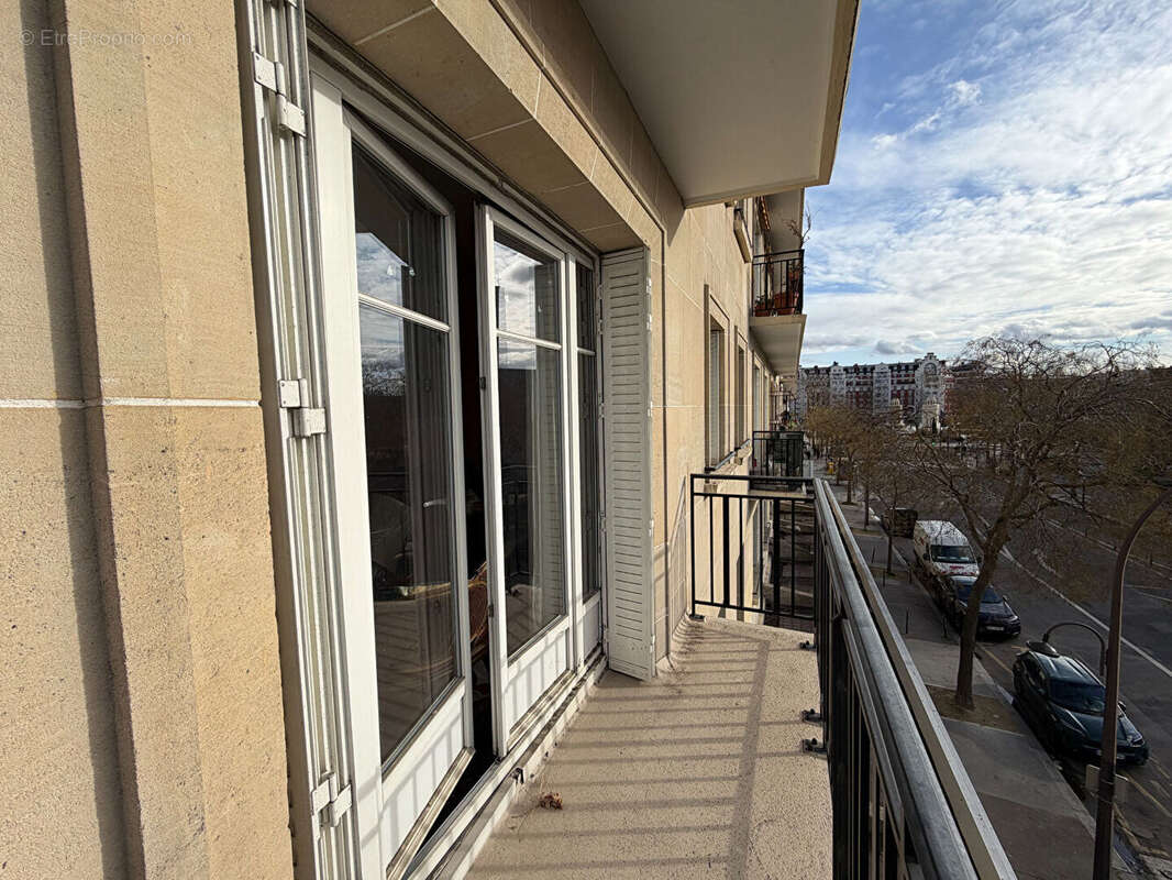 Appartement à PARIS-16E