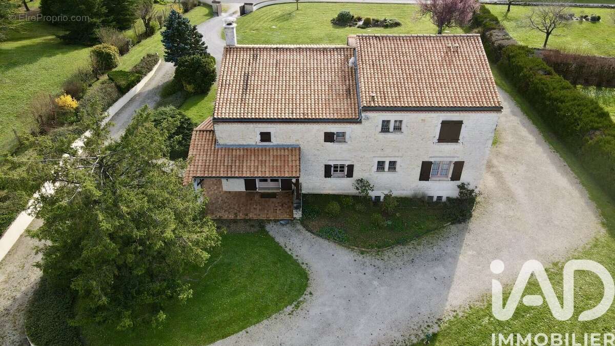 Photo 2 - Maison à JAULDES