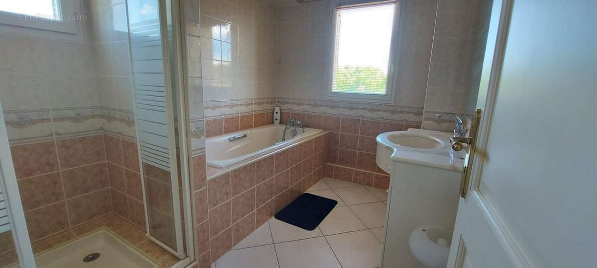 Villa de type T5 au Grau d'agde de 121m² environ sur une parcelle de 1 000m² environ. - photo 11