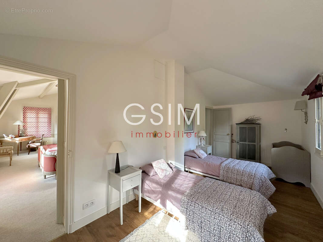 Maison à VILLE-D&#039;AVRAY