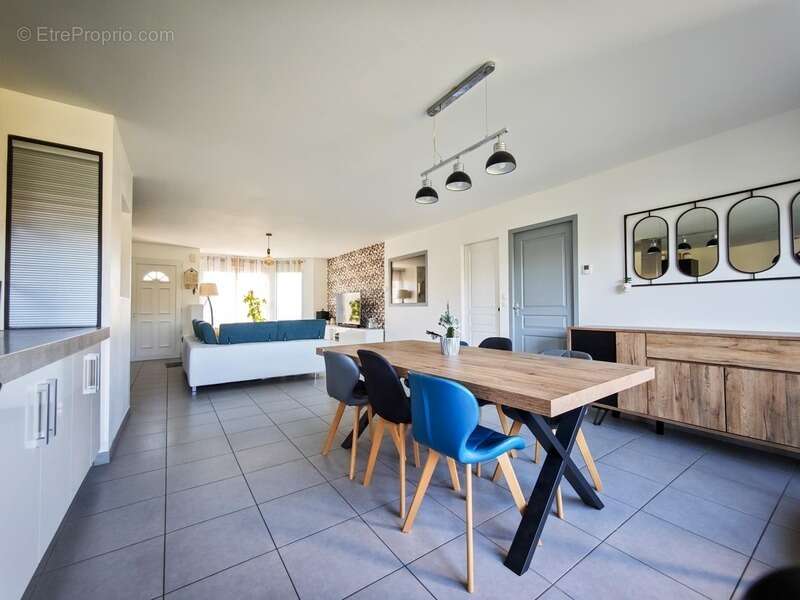 Maison à SAINT-MACAIRE-EN-MAUGES