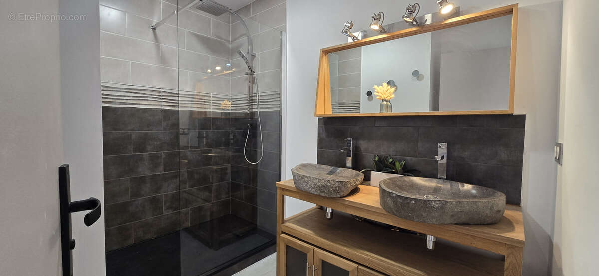 Maison à PERIGNAT-LES-SARLIEVE