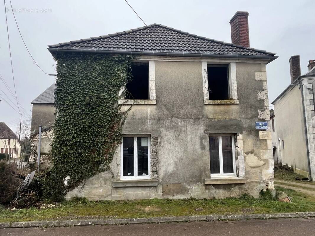 Maison à AZY