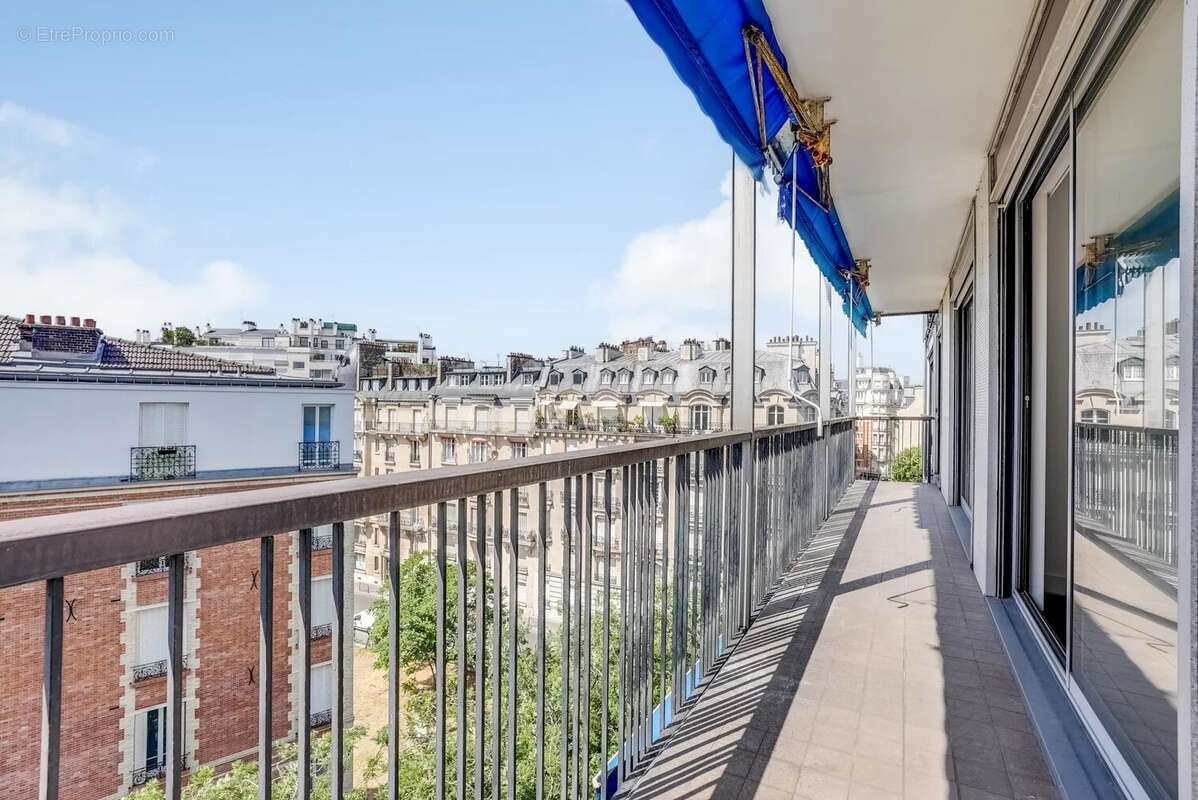 Appartement à PARIS-16E