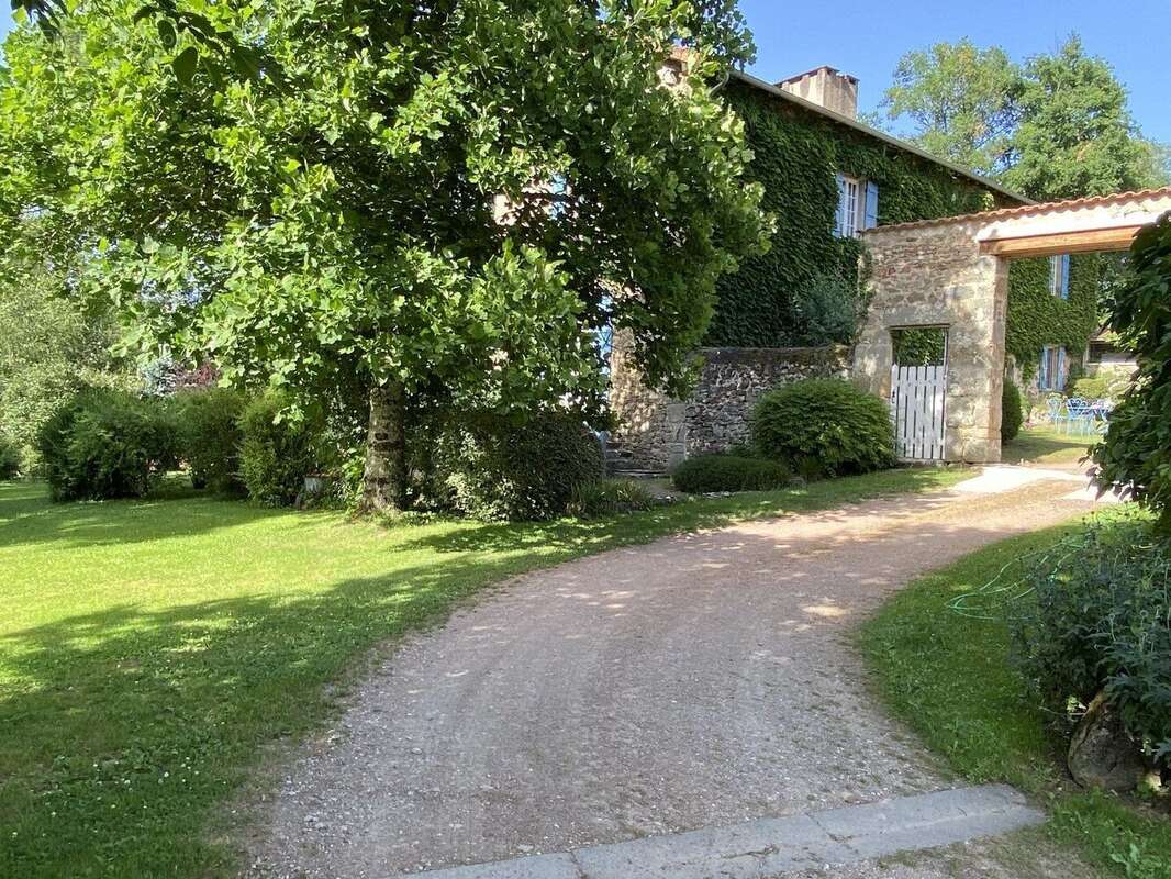 Maison à BUSSEROLLES