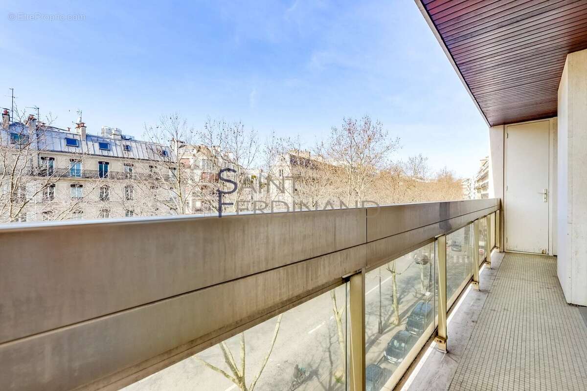 Appartement à PARIS-8E