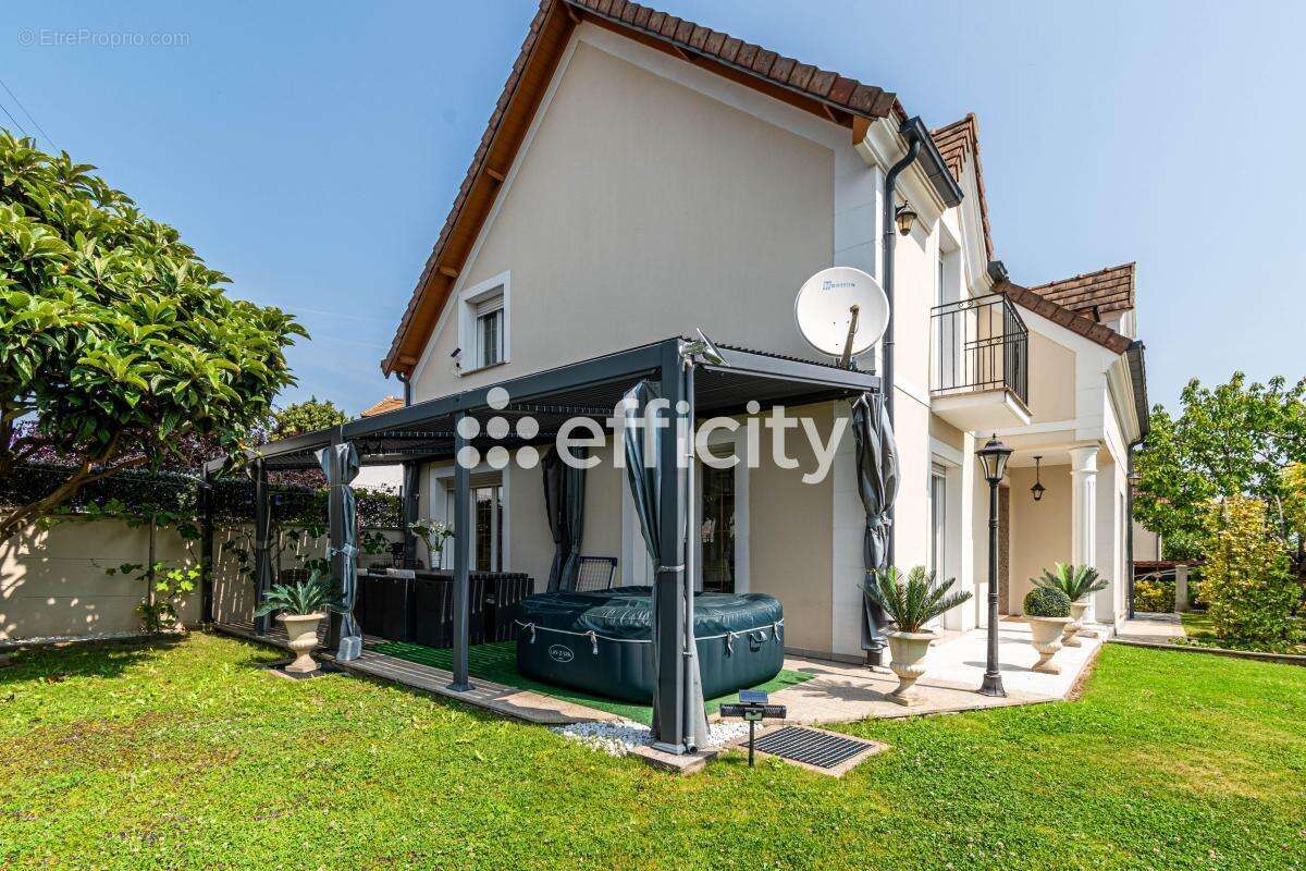 Maison à VIGNEUX-SUR-SEINE