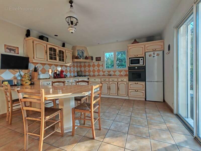 Maison à SAINT-CHRISTOPHE-DE-DOUBLE