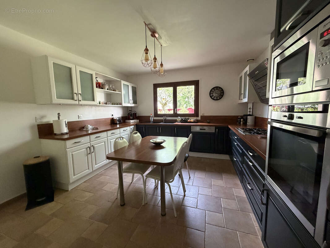 Maison à LE MESNIL-SAINT-DENIS
