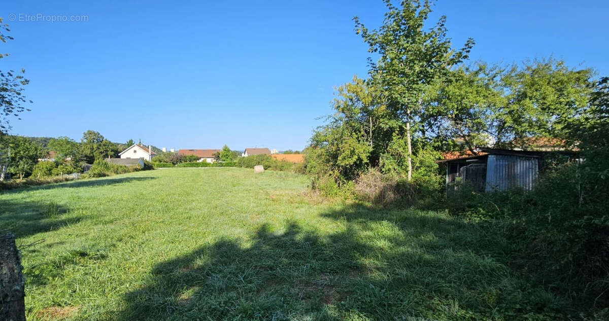 Terrain à CUSSET